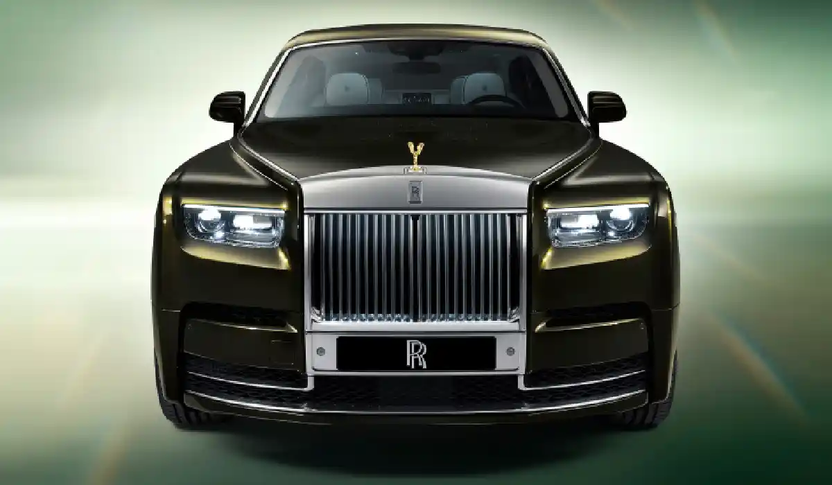 Rolls-Royce - Phantom Extended - Luxury Sedan Car Rentals - Preowned Sedan Car - Exclusive Concierge Club.webp
